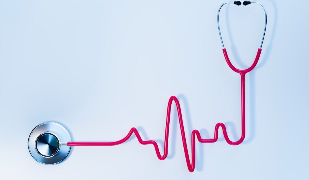 ¿Qué instrumento clínico se utiliza para escuchar con claridad los latidos del corazón?