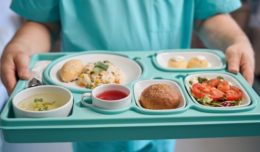 ¿Qué es un modelo de autogestión en la cocina hospitalaria y cuáles son sus características?